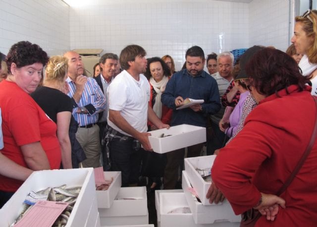 Bernabé resalta la generosidad de la Cofradía de Pescadores de Cartagena con la subasta celebrada a beneficio de Cáritas - 1, Foto 1