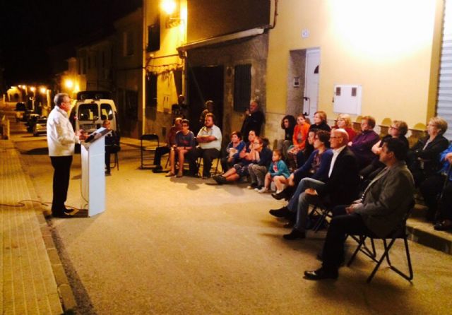 El candidato popular lleva sus encuentros vecinales a la barriada de la Virgen del Oro - 2, Foto 2