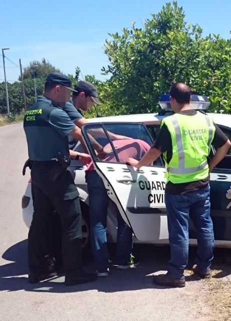 La Guardia Civil detiene en Torreagüera a una persona por extorsionar y estafar a trabajadores extranjeros - 2, Foto 2