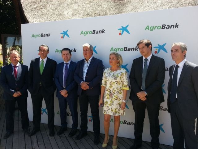 Martínez-Cachá destaca el carácter innovador y la eficiencia del sector agrario regional - 1, Foto 1