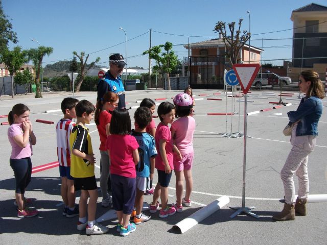 Unos 1.000 escolares de Primaria participan este mes en las XIV Jornadas de Educación Vial de Cehegín - 1, Foto 1