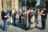 'Hombres anuncio' recorren las calles de la ciudad informando a los ciudadanos sobre la campaña 'Se ren de nosotros'