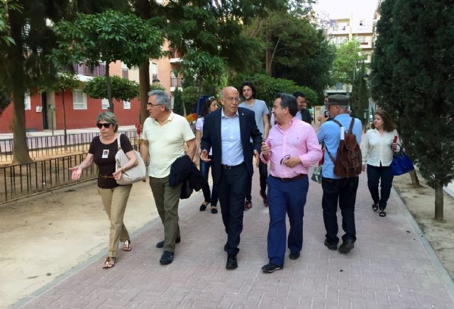 Gras escucha a vecinos y comerciantes de El Carmen porque su conocimiento del barrio es vital para aportar soluciones - 1, Foto 1