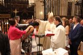 Mons. Lorca administra los Sacramentos de Iniciacin Cristiana a 19 adultos