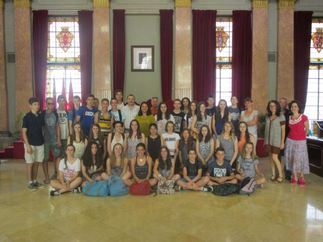 La Concejal de Educación da la bienvenida a alumnos del IES Mariano Baquero y del Lycée Bellevue de Tolouse (Francia) que participan en un intercambio - 2, Foto 2