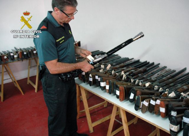 La Guardia Civil de Murcia celebra la exposición-subasta de armas del año 2015 - 2, Foto 2