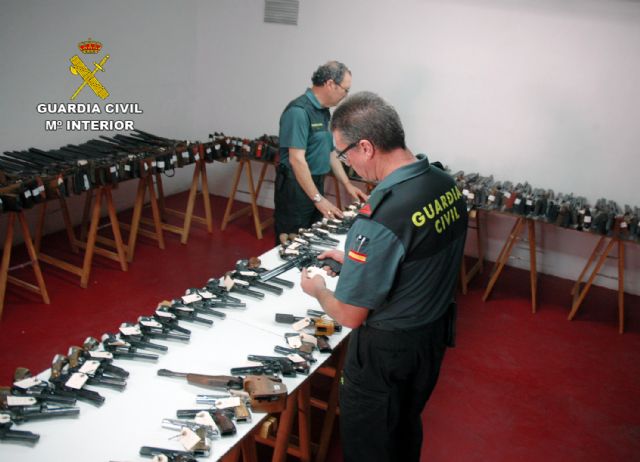 La Guardia Civil de Murcia celebra la exposición-subasta de armas del año 2015 - 3, Foto 3