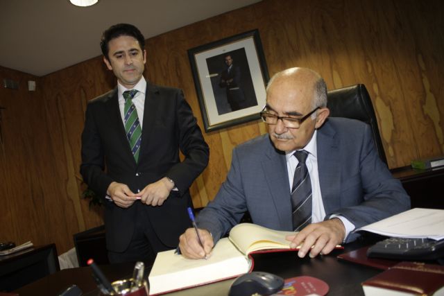 El presidente de la Comunidad Autónoma visita el Colegio de Ingenieros Técnicos Industriales - 1, Foto 1