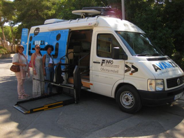 El INFO MOVIL visita el Centro Ocupacional de Canteras - 1, Foto 1