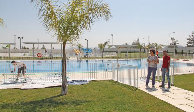 Puesta a punto de las piscinas municipales para su apertura para este verano 2015 - 1, Foto 1