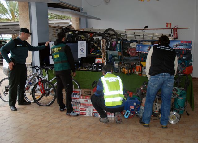 La Guardia Civil desmantela una organización criminal profesionalizada en robos con violencia y tráfico de drogas - 2, Foto 2