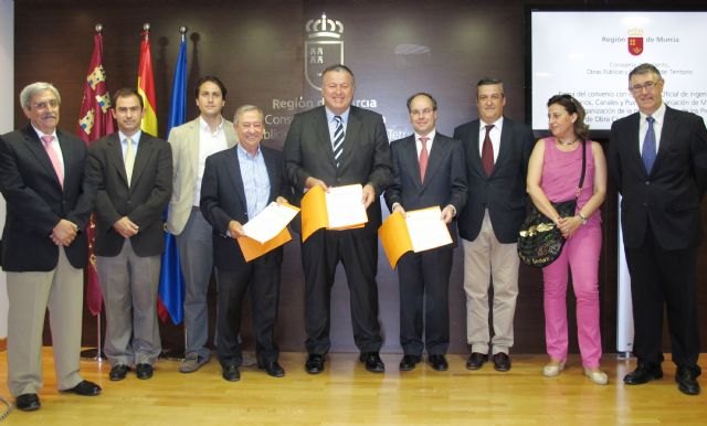 Fomento y el Colegio de Ingenieros firman el convenio para convocar la primera edición de los Premios de Obra Civil de la Región - 1, Foto 1