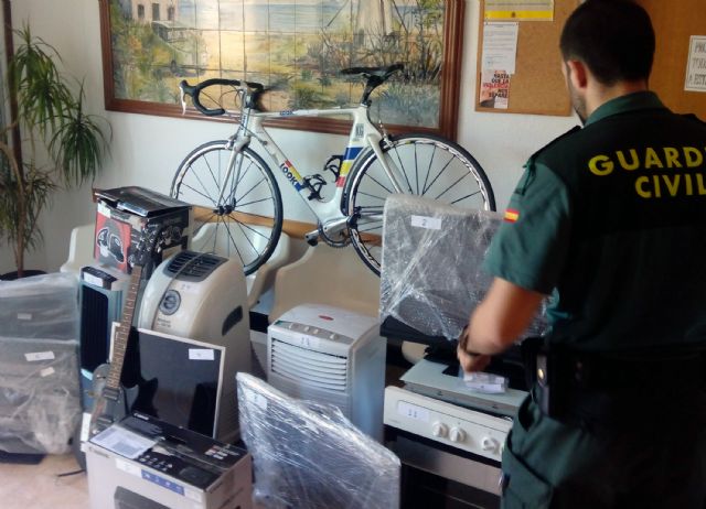 La Guardia Civil detiene a una persona relacionada con una treintena de robos en viviendas - 2, Foto 2