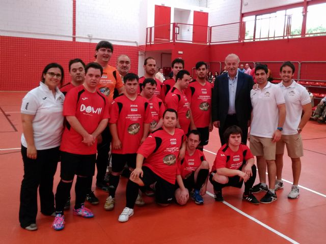 Los futbolistas con síndrome de Down de ASSIDO juegan un partido benéfico para homenajear a Vicente del Bosque - 1, Foto 1