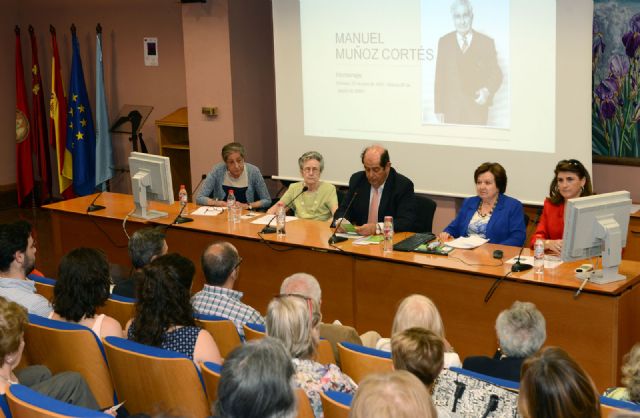 Discípulas del profesor Manuel Muñoz Cortés homenajean su figura en un acto de la Universidad de Murcia - 1, Foto 1