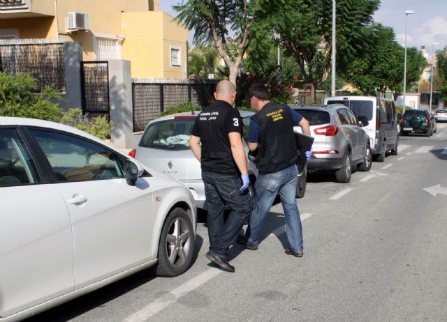 La Guardia Civil desmantela una organización criminal dedicada a estafar a empresas - 4, Foto 4