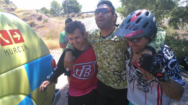Protección Civil rescata a un ciclista que se fracturó un tobillo en la Senda del Alburnez, Foto 3