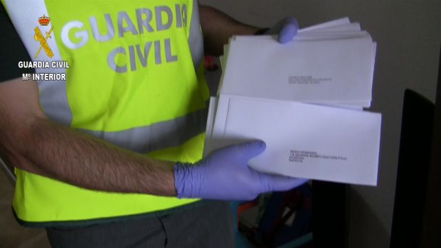 La Guardia Civil detiene a los integrantes una organización  dedicada a estafar a través de internet mediante phishing - 3, Foto 3