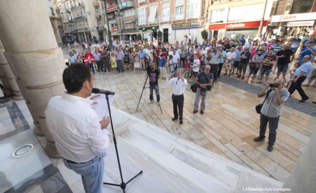 La enseña de la Sublevación Cantonal ondea en el Palacio Consistorial - 2, Foto 2