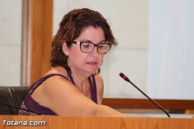 La portavoz del PP, Isabel María Sánchez, durante el pleno / Totana.com, Foto 1