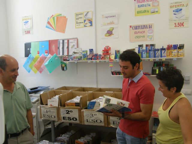 Más de 1270 familias se han beneficiado del programa Banco de Intercambio de Libros de Texto puesto en marcha por la Concejalía de Juventud de Lorca, Foto 1