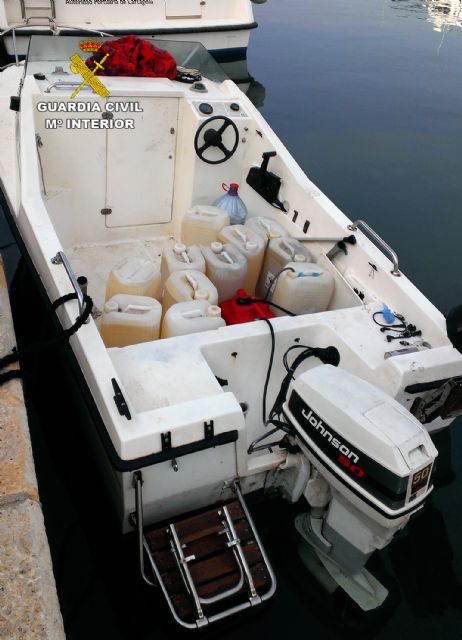 La Guardia Civil intercepta a ocho inmigrantes irregulares que pretendían llegar a la costa de la Región en patera - 5, Foto 5