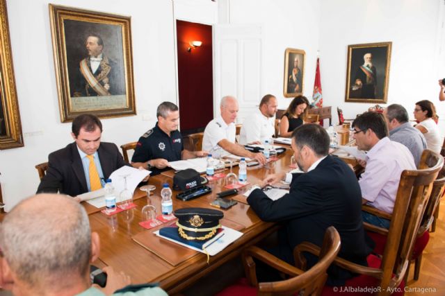 La policía garantizará la seguridad, el tráfico, la diversión y el descanso durante fiestas - 1, Foto 1