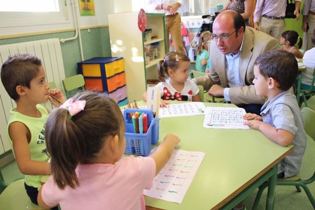 Pedro Antonio Sánchez: El curso ha empezado con más becas, más profesores y más bilingüismo - 1, Foto 1