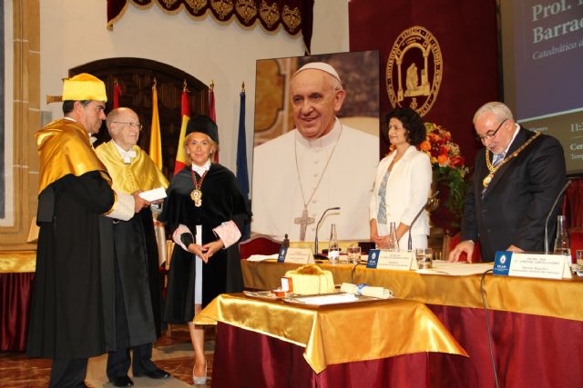 La consejera María Dolores Pagán participa en el acto de investidura deJoaquín Barraquer como Doctor Honoris Causa de la UCAM - 1, Foto 1