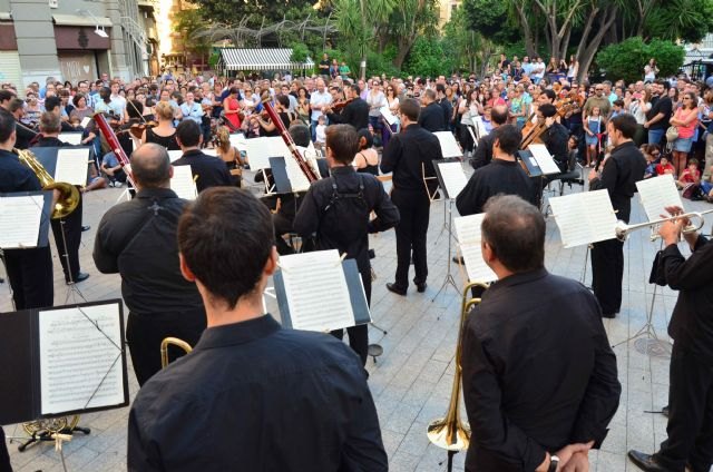 Medio millar de personas arropan a la Orquesta Sinfónica de la Región de Murcia en su acto de presentación de temporada - 2, Foto 2