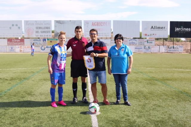 El Club Lorca Féminas realiza un reconocimiento a la Peña Barcelonista de Totana, Foto 2