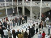 La Asamblea interrumpe su actividad par rendir homenaje a las mujeres asesinadas por violancia machista