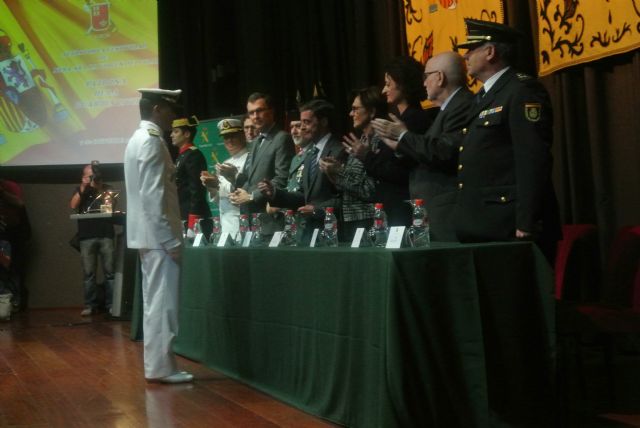 El Alcalde asiste al acto de imposición de condecoraciones a la Guardia Civil 2015 - 2, Foto 2