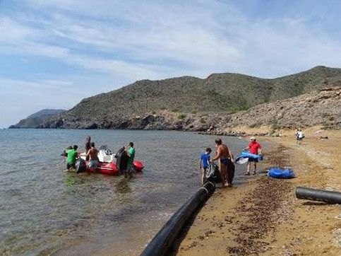 Retiran en un mes 350 kilos de residuos y más de una tonelada de galipote en Calblanque con motivo de la iniciativa ´Los lunes sin coche´ - 1, Foto 1