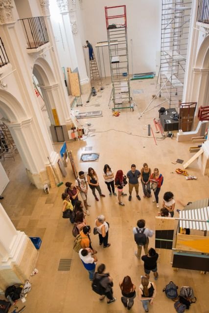 Los alumnos de Bellas Artes de la Universidad de Murcia visitan el montaje de la exposición de FOD en la Sala Verónicas - 3, Foto 3