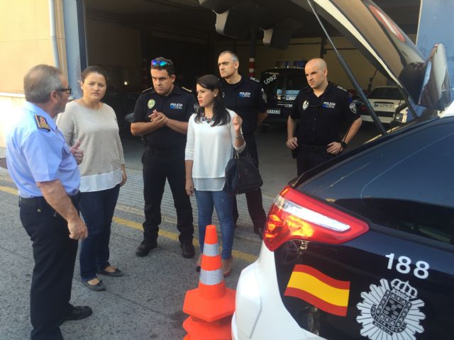 La concejal de Seguridad de San Pedro del Pinatar conoce los vehículos y las campañas de la Policía Local de Murcia - 1, Foto 1