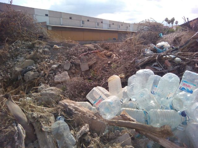 Cambiemos denuncia el entierro de residuos en las obras de limpieza del corredor del ferrocarril - 5, Foto 5