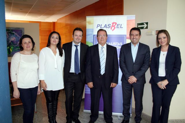 El Alcalde de Alcantarilla, Joaquín Buendía, visita Plasbel Plásticos, empresa líder nacional en bolsas reutilizables - 1, Foto 1