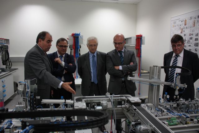 El consejero de Desarrollo Económico, Turimo y Empleo visita las instalaciones del Centro de Formación de la Fremm - 1, Foto 1