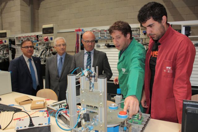 El consejero de Desarrollo Económico, Turimo y Empleo visita las instalaciones del Centro de Formación de la Fremm - 2, Foto 2