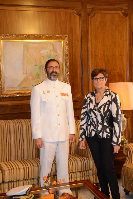 La presidenta de la Asamblea y el nuevo almirante de Acción Marítima acuerdan promover el conocimiento mutuo de sus instituciones - 1, Foto 1