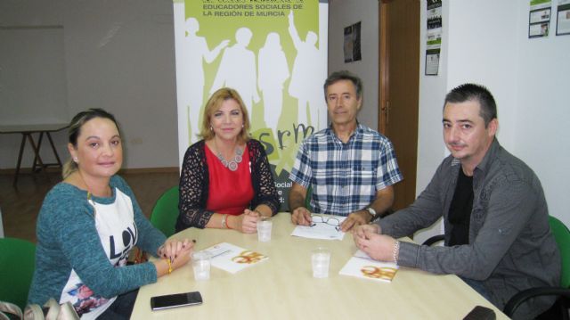 Familia e Igualdad de Oportunidades y el Colegio de Educadores Sociales colaborarán en la protección de colectivos vulnerables - 1, Foto 1