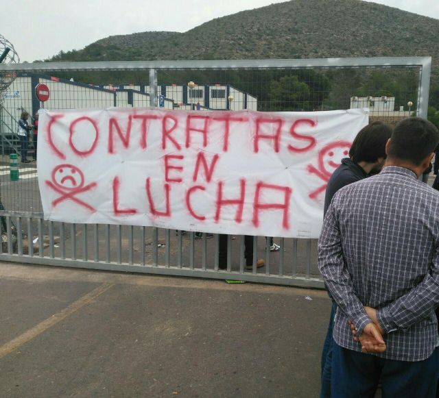 Podemos: Sueldos de 700 por una jornada de 10 horas al día, sin convenio colectivo ni registro de accidentes. Repsol, una cadena de precariedad - 2, Foto 2