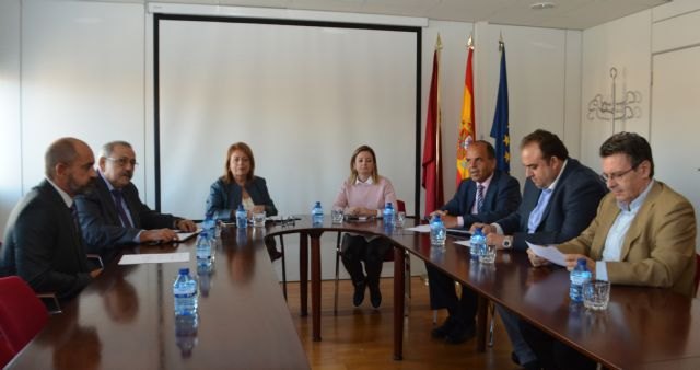 Educación trabaja con la Asociación de Empresas de Transporte Escolar para optimizar el servicio en las 399 rutas escolares - 1, Foto 1