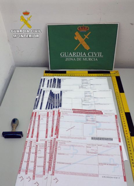 La Guardia Civil detiene a dos personas relacionadas con la falsificación de recetas médicas - 5, Foto 5