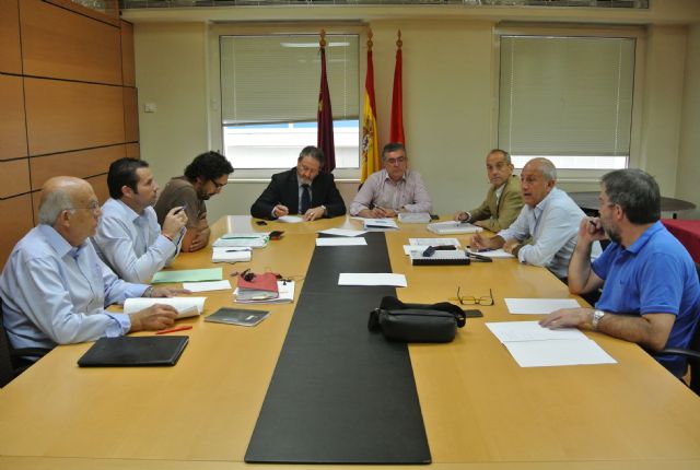 Los grupos políticos municipales mantienen un encuentro con representantes de Aguas de Murcia para conocer de primera mano la actividad de la empresa - 1, Foto 1