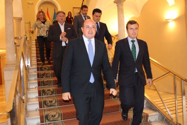 Pedro Antonio Sánchez destaca el trabajo conjunto entre administraciones para coordinar una estrategia de impulso al Mar Menor - 2, Foto 2