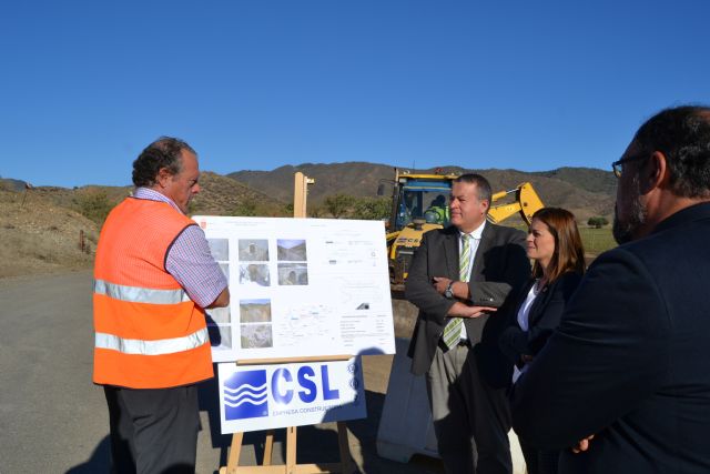 La alcaldesa y el consejero de Fomento visitan las obras de mejora de la carretera RMD-13 - 1, Foto 1