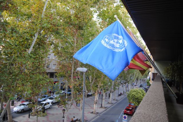 La bandera de la ONU ondea en la Delegación del Gobierno para conmemorar el 70 aniversario de Naciones Unidas - 1, Foto 1