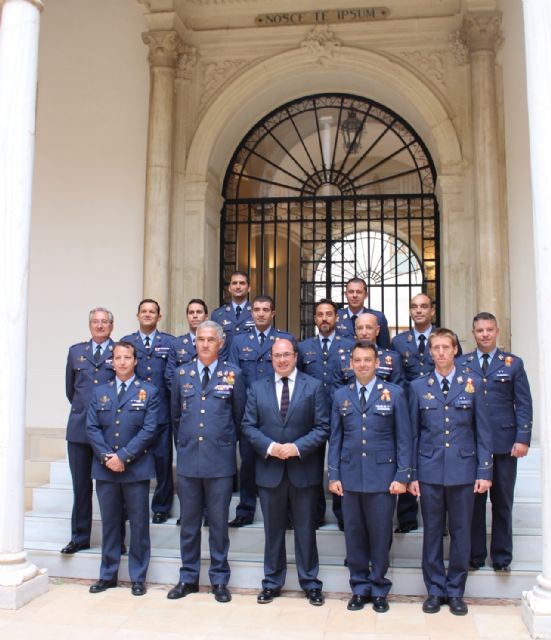 El presidente de la Comunidad recibe a la Patrulla Águila - 1, Foto 1